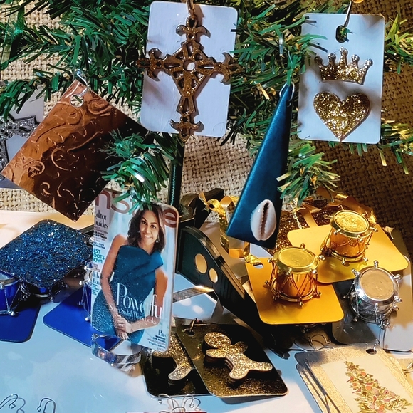 *HAPPY HOLIDAYS* (2) First Lady Michelle Obama Ornaments! Hand-painted Wood. 3". - Picture 4 of 5